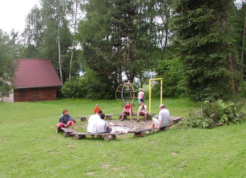 Yachtclub Pardubice, sportovní areál a ubytování na Seči