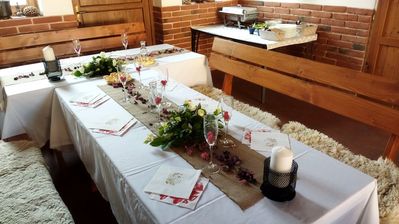 Cyklobar a penzion 100dola - restaurace